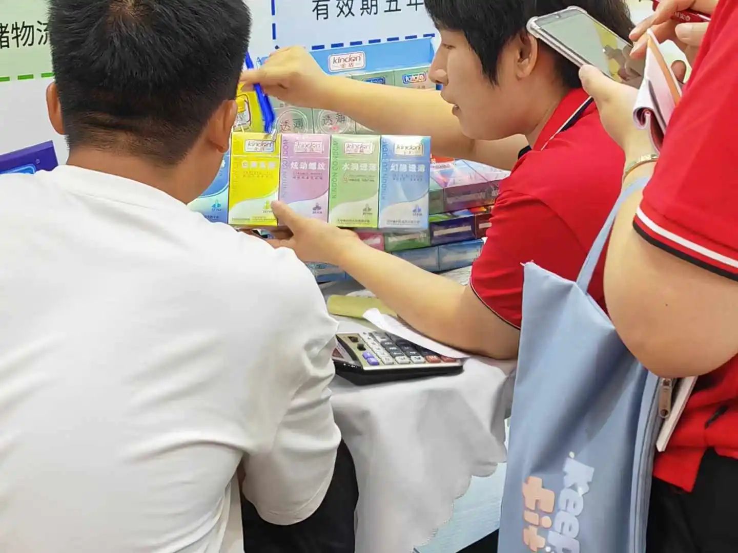 【展會(huì)回顧】上海百貨會(huì)最獨(dú)特的產(chǎn)品，避孕套成百貨商超新的利潤增長(zhǎng)點(diǎn)！6.jpg